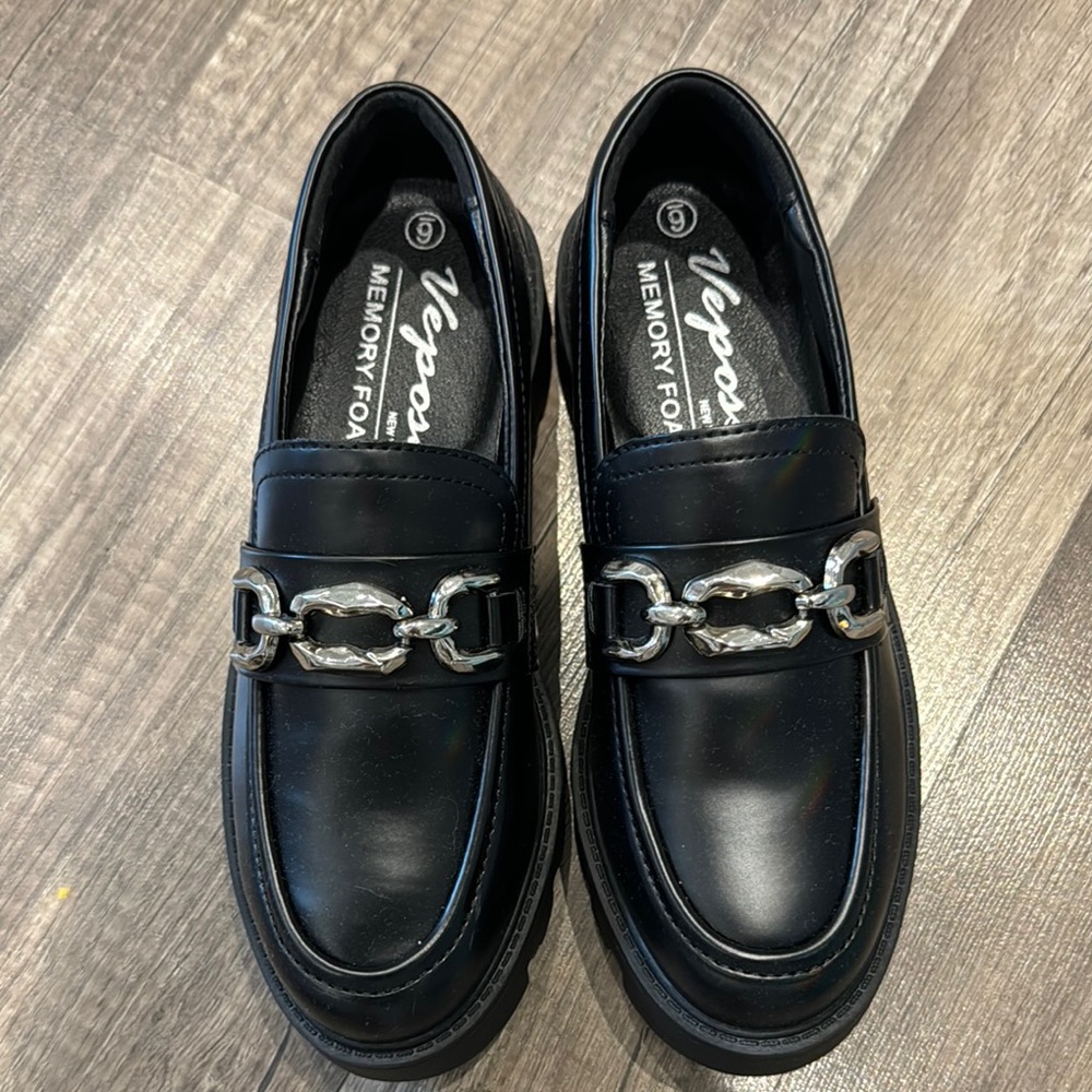 Vepose Silver Chain Black Loafers Slip-Ons